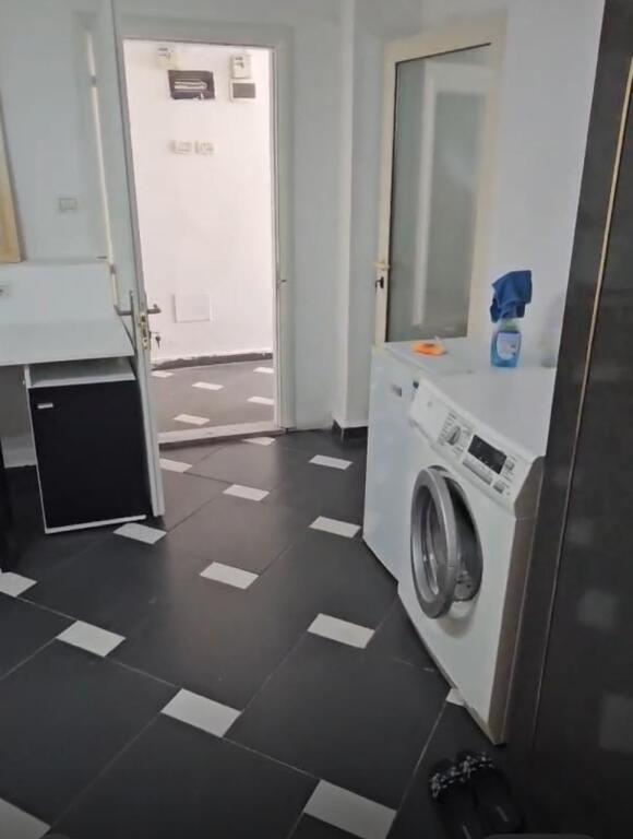 Monolocale in affitto, nella zona di 21 Dhjetori, vicino a Mozaiku