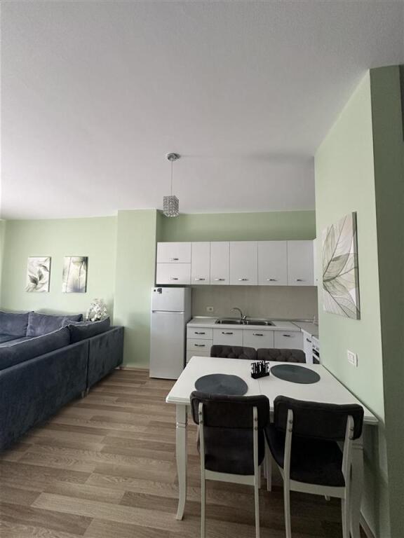 Super Apartament me qera ne Qender, prane toptanit (700 Euro)