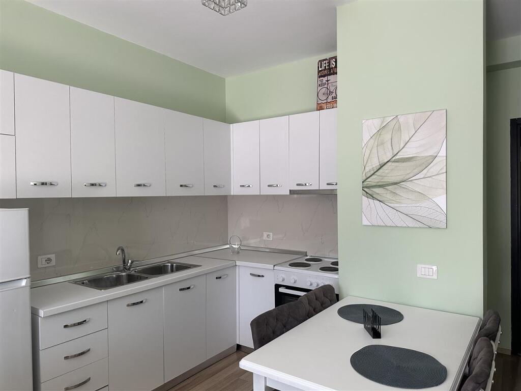 Super Apartament me qera ne Qender, prane toptanit (700 Euro)