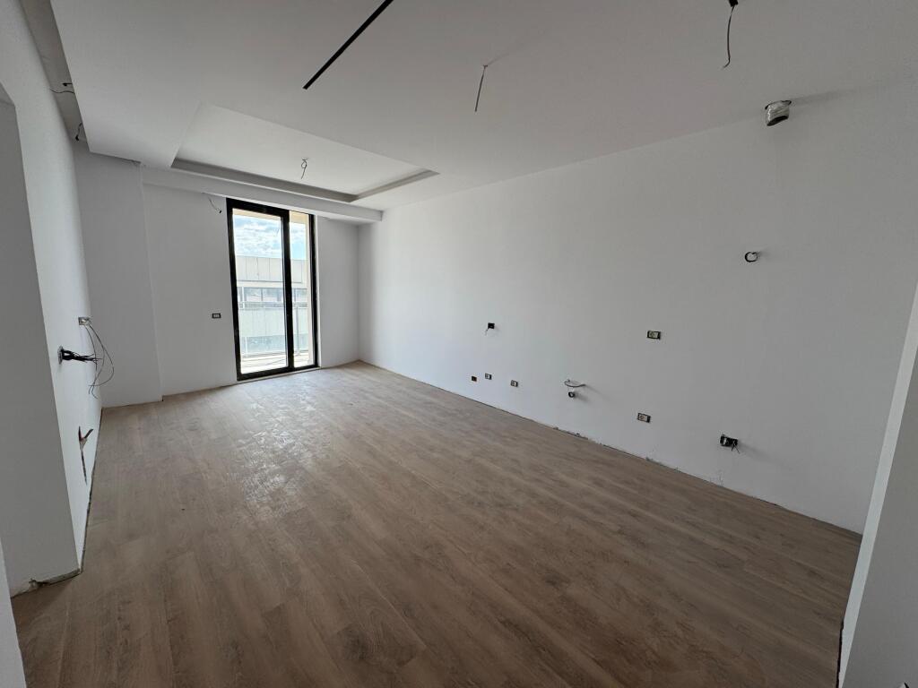 🏢 Shitet Apartament  3+1+2 me Parkim 📍 Adresa: Rruga Mine Peza 🏢  💰 Çmimi: 355,000 €