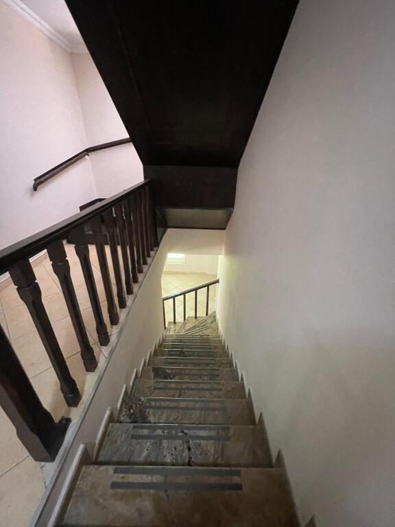 Villa di 4 Piani con Piscina in Vendita – TEG