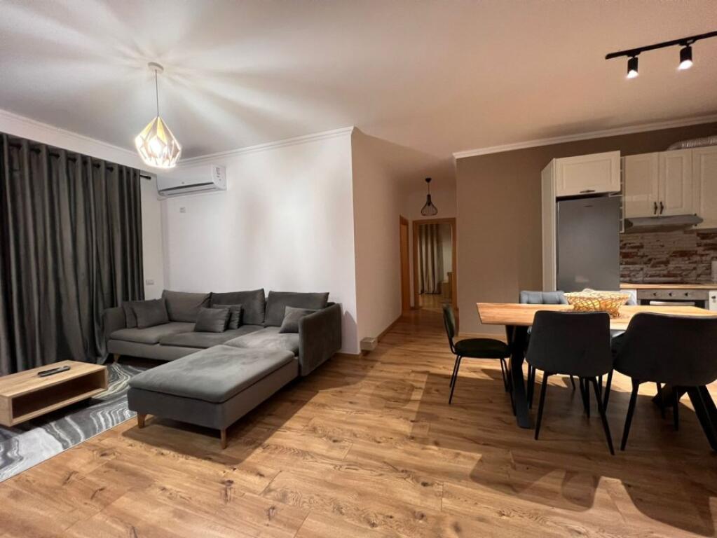 SHITET APARTAMENT 2+1+2 KOPSHTI BOTANIK