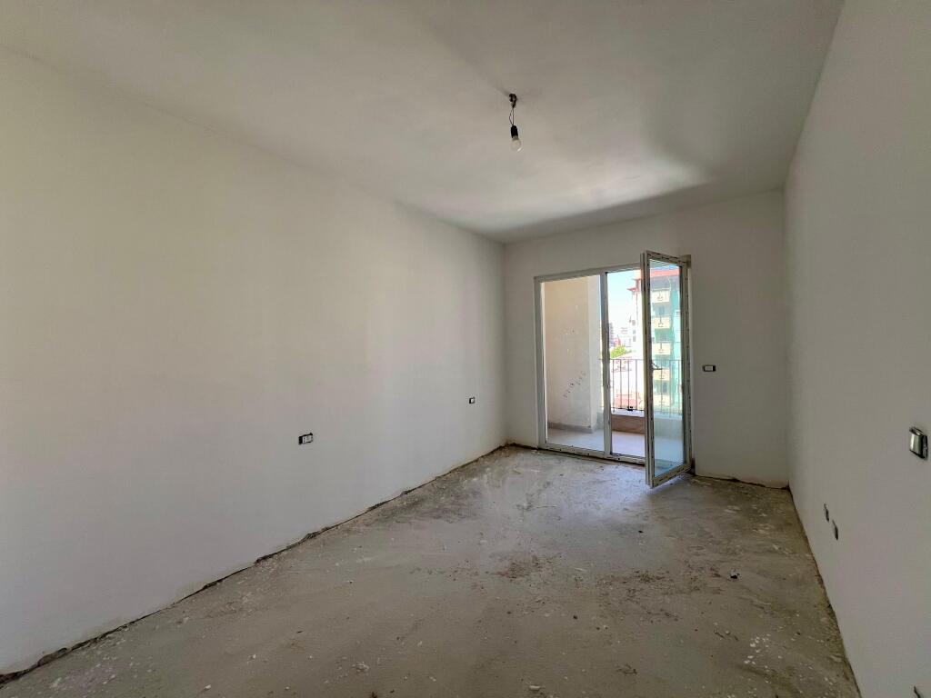 In vendita, Appartamento 1+1 “Laprakë”, Tirana.
