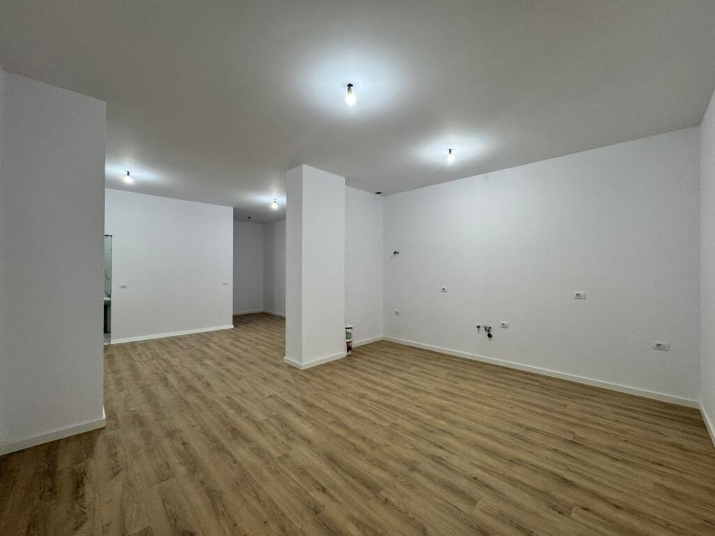SHITET APARTAMENT AFER SHKOLLES BAJRAM CURRI
