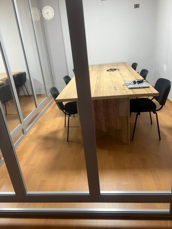Zyre me Qira 145 m2 tek Bulevardi Zogu Pare