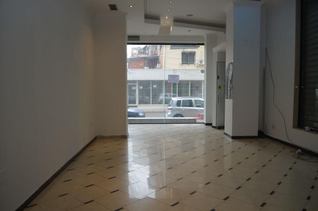 Dyqan Me Qera prane Qendres (ID BD21733) Tirane.