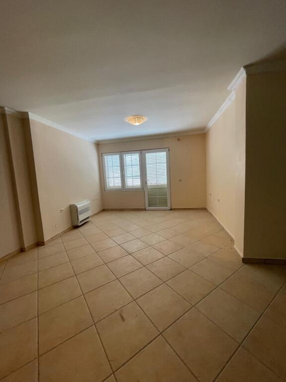 Villa di 4 Piani con Piscina in Vendita – TEG