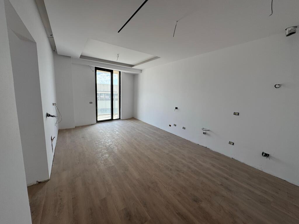 🏢 Shitet Apartament  3+1+2 me Parkim 📍 Adresa: Rruga Mine Peza 🏢  💰 Çmimi: 355,000 €