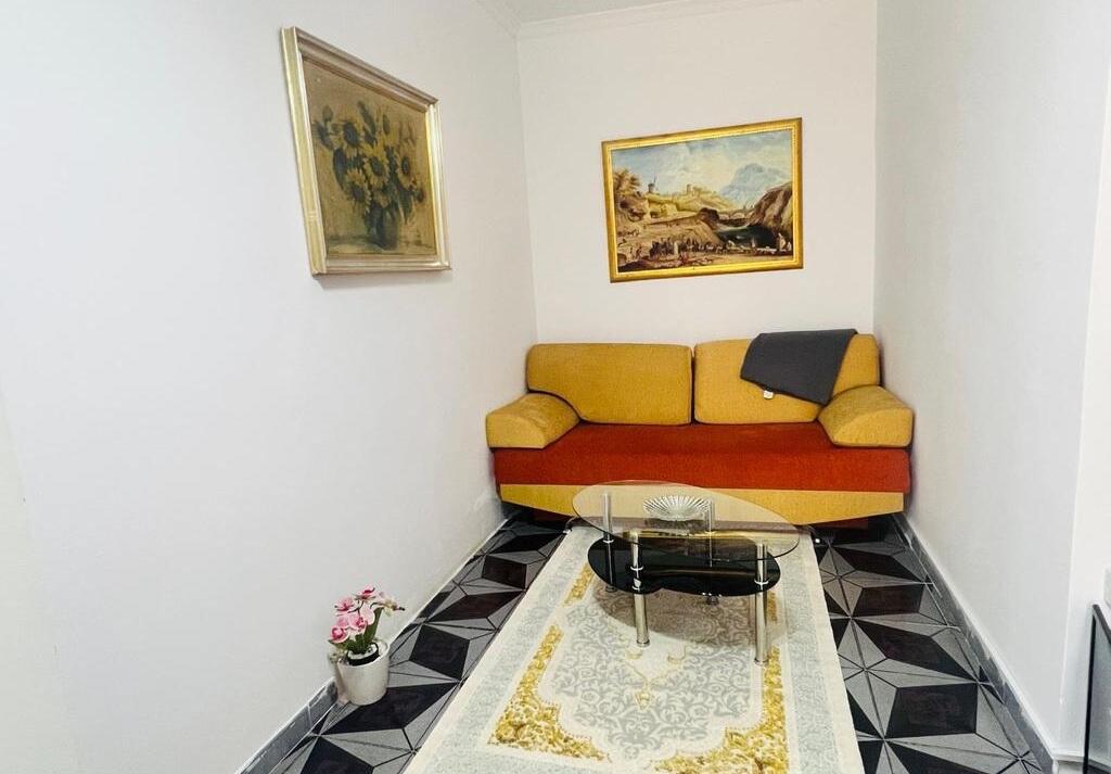 Appartamento in affitto 1+1, primo piano di una villa, Ali Demi