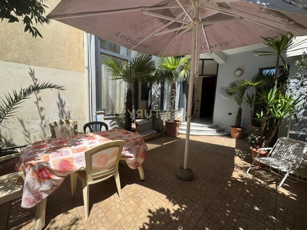 VILLA FLOOR FOR RENT 1+1 ON DIBRES STREET