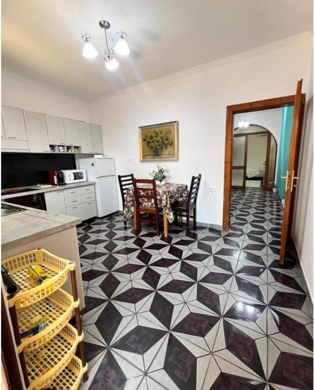 Appartamento in affitto 1+1, primo piano di una villa, Ali Demi
