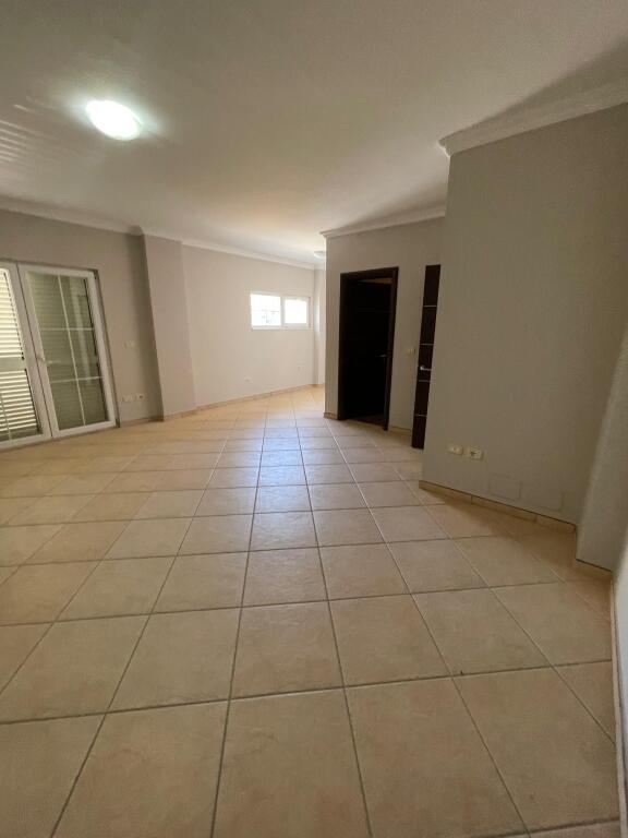 Villa di 4 Piani con Piscina in Vendita – TEG