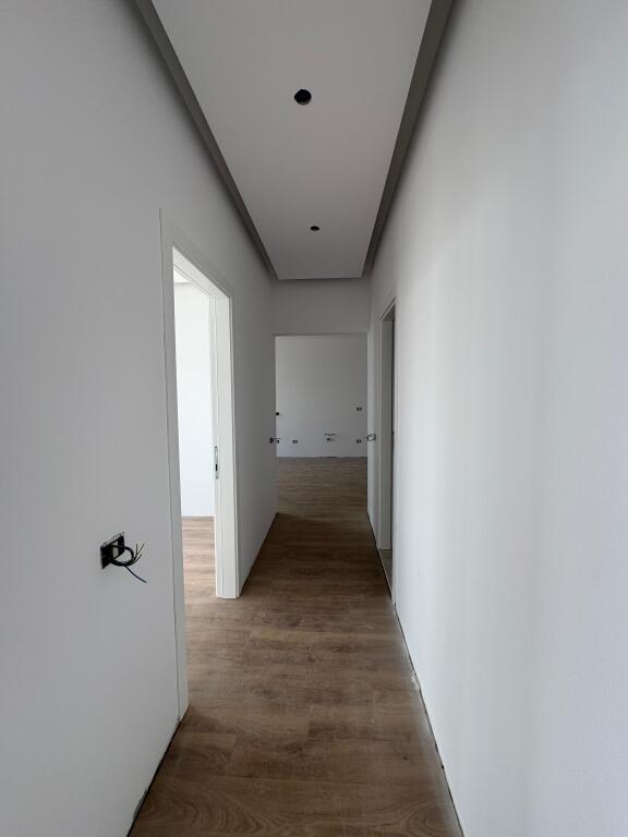 🏢 Shitet Apartament  3+1+2 me Parkim 📍 Adresa: Rruga Mine Peza 🏢  💰 Çmimi: 355,000 €
