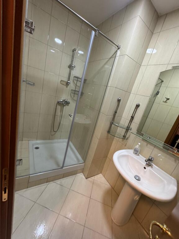 Appartamento 1+1 in affitto 📍 Indirizzo: Via Elbasan, di fronte all'Ambasciata Americana 💶 Prezzo: 600€/mese