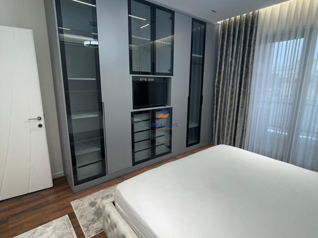 AFFITTASI APPARTAMENTO 2+1+2 BALCONI "AL COMPLESSO ARLIS, FARMACIA 10" 850 EURO (INSIEME AL POSTO AUTO 900 EURO).