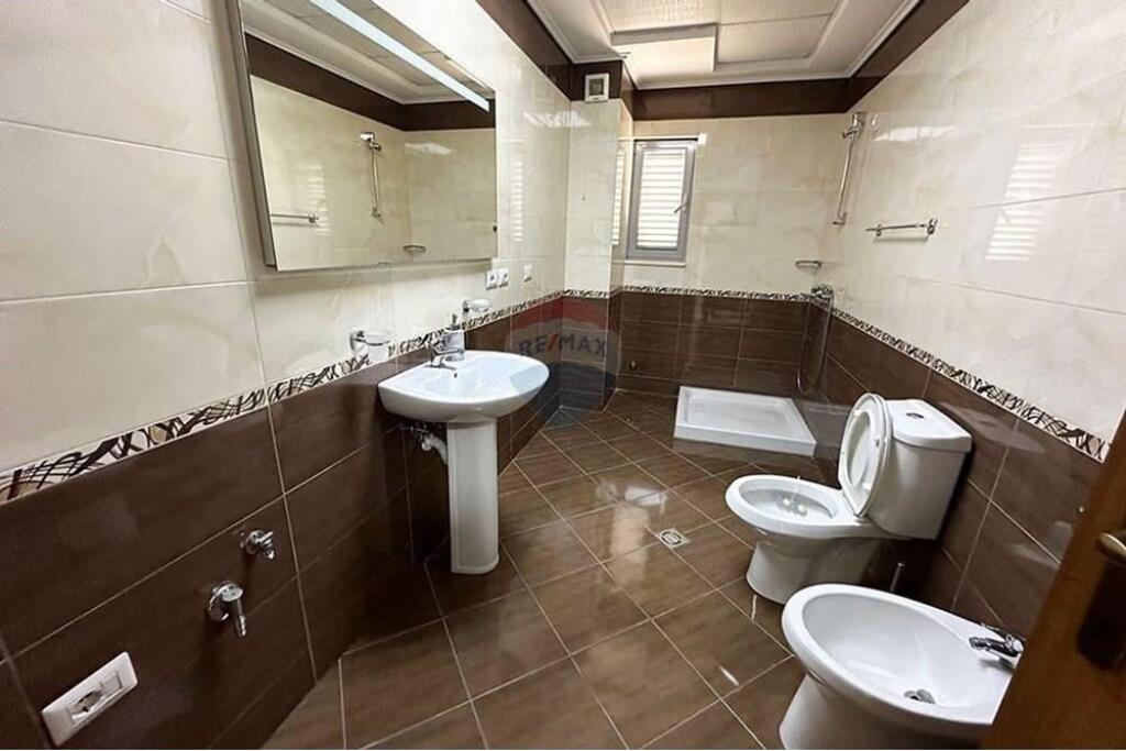 Tirane, villa for rent, 3,500 € (ID: 530481001-723)

