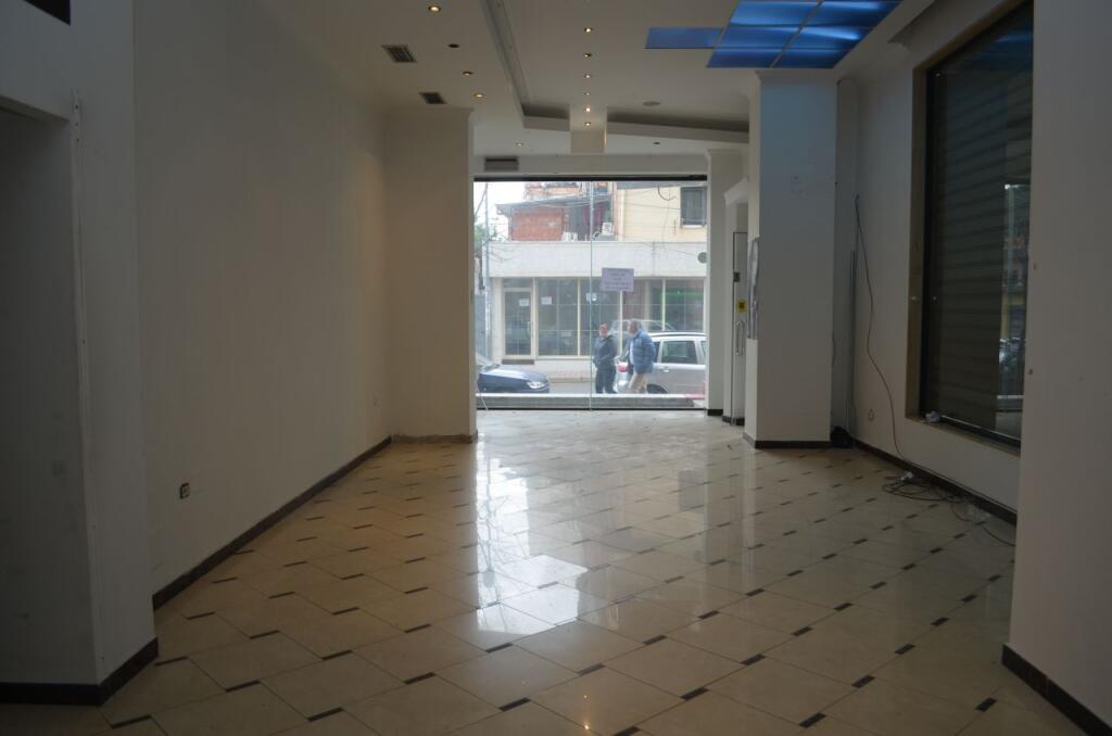 Dyqan Me Qera prane Qendres (ID BD21733) Tirane.