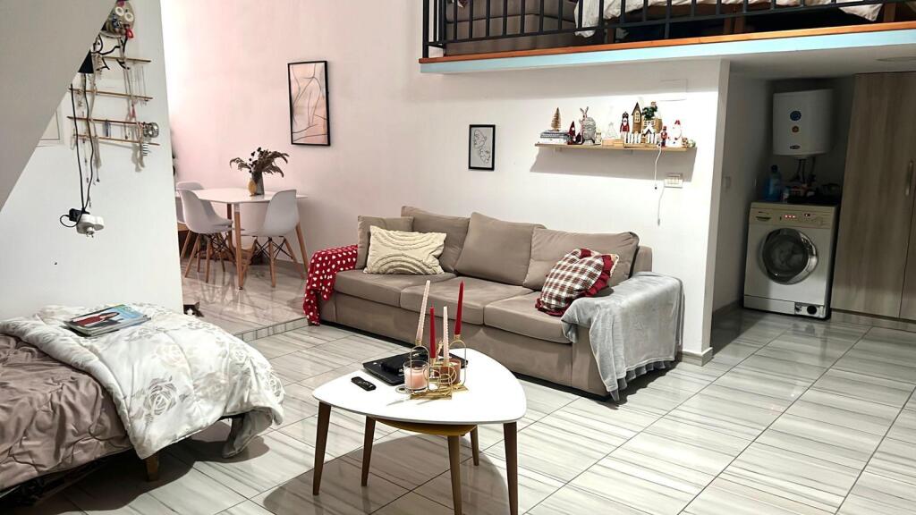VENDESI STUDIO-APPARTAMENTO PRESSO 5 MAJI