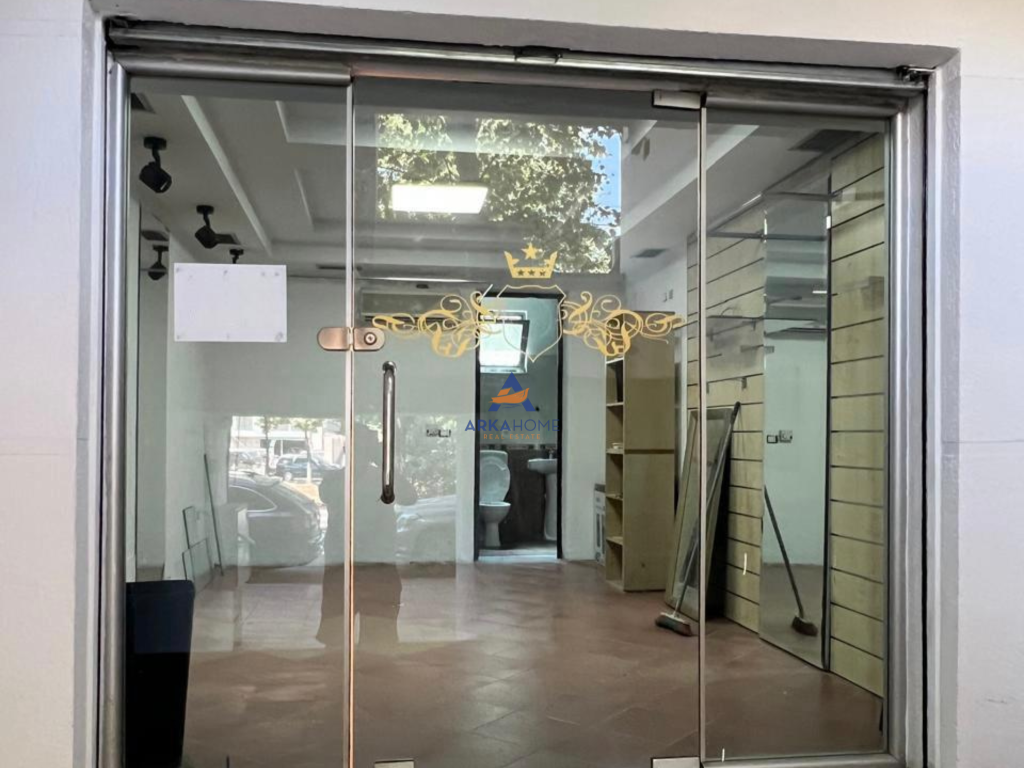SHOP FOR RENT 25M2 "AT BRRYLI, BAJRAM CURRI BOULEVARD" 45000 LEKE
