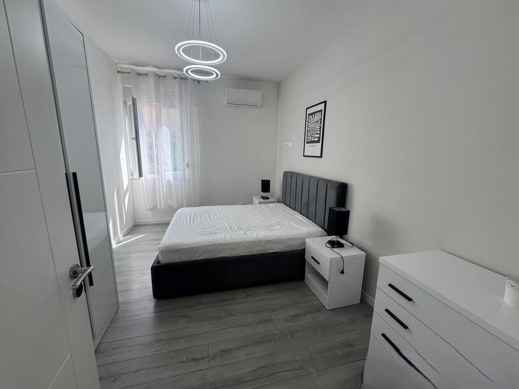 Affittiamo 1+1 in un piano villa vicino alla Scuola di Balletto! 550 € /Mese