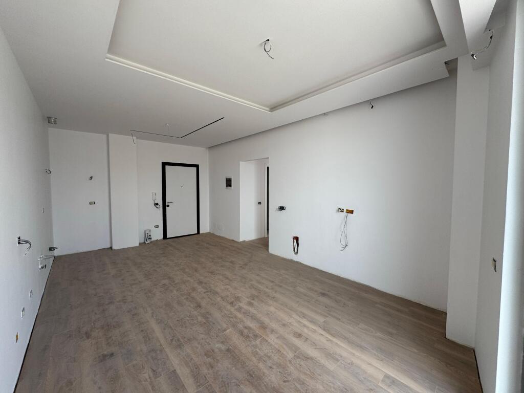 🏢 Shitet Apartament  3+1+2 me Parkim 📍 Adresa: Rruga Mine Peza 🏢  💰 Çmimi: 355,000 €