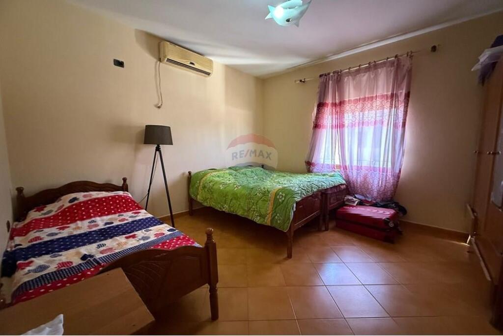 Villa su 3 piani in vendita vicino alla strada "Siri Kodra"!