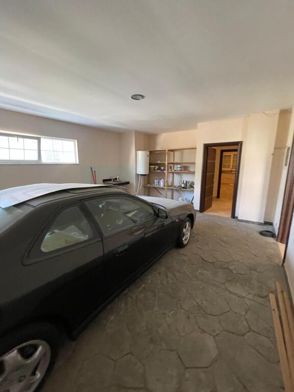 Villa di 4 Piani con Piscina in Vendita – TEG