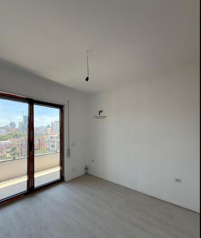 ZYRE ME QERA 70 M2 5 MAJ 400 EURO