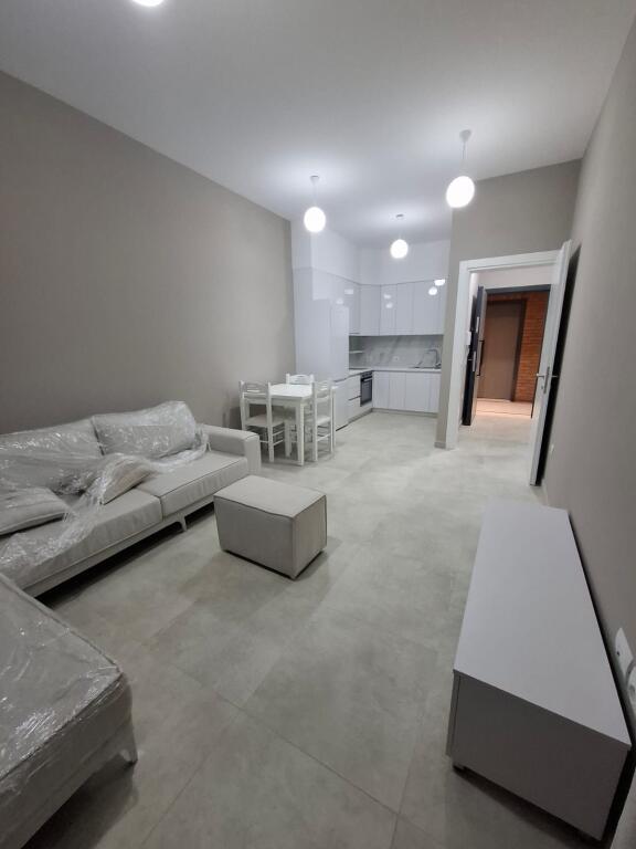 Super ap 1+1 at birra tirana (henke residence)