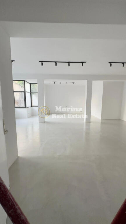 Rent, Business Premises, Center — il Gusto Restaurant, 1000 Euro/Month