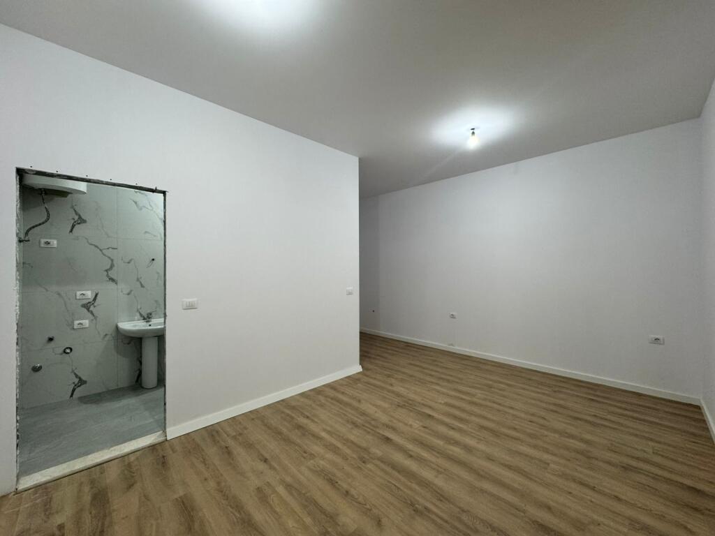SHITET APARTAMENT AFER SHKOLLES BAJRAM CURRI