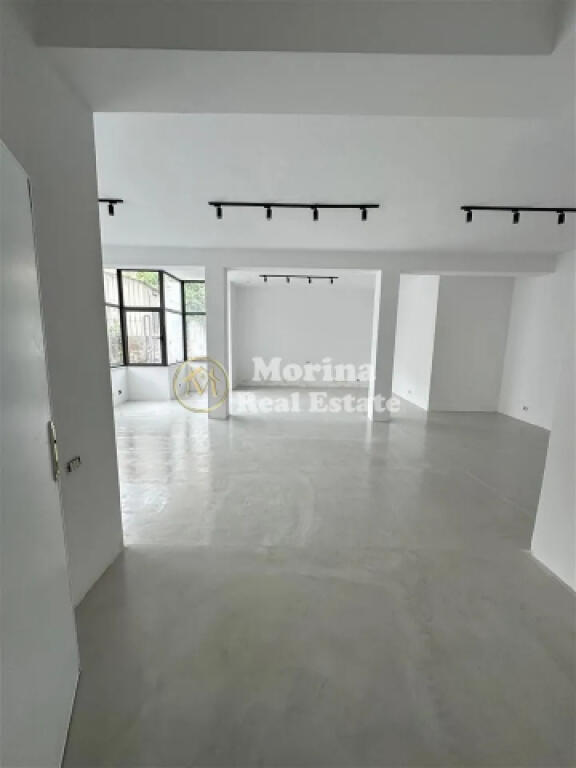 Rent, Business Premises, Center — il Gusto Restaurant, 1000 Euro/Month