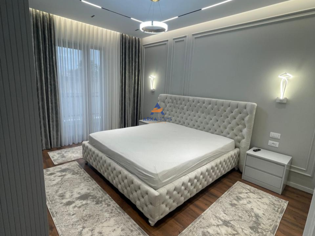 AFFITTASI APPARTAMENTO 2+1+2 BALCONI "AL COMPLESSO ARLIS, FARMACIA 10" 850 EURO (INSIEME AL POSTO AUTO 900 EURO).
