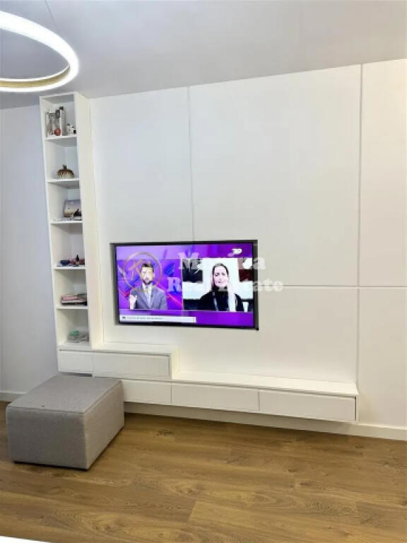 Affitto, Appartamento, 2+1+2+Balconi+Deposito, Via Elbasan, 900 euro/mese