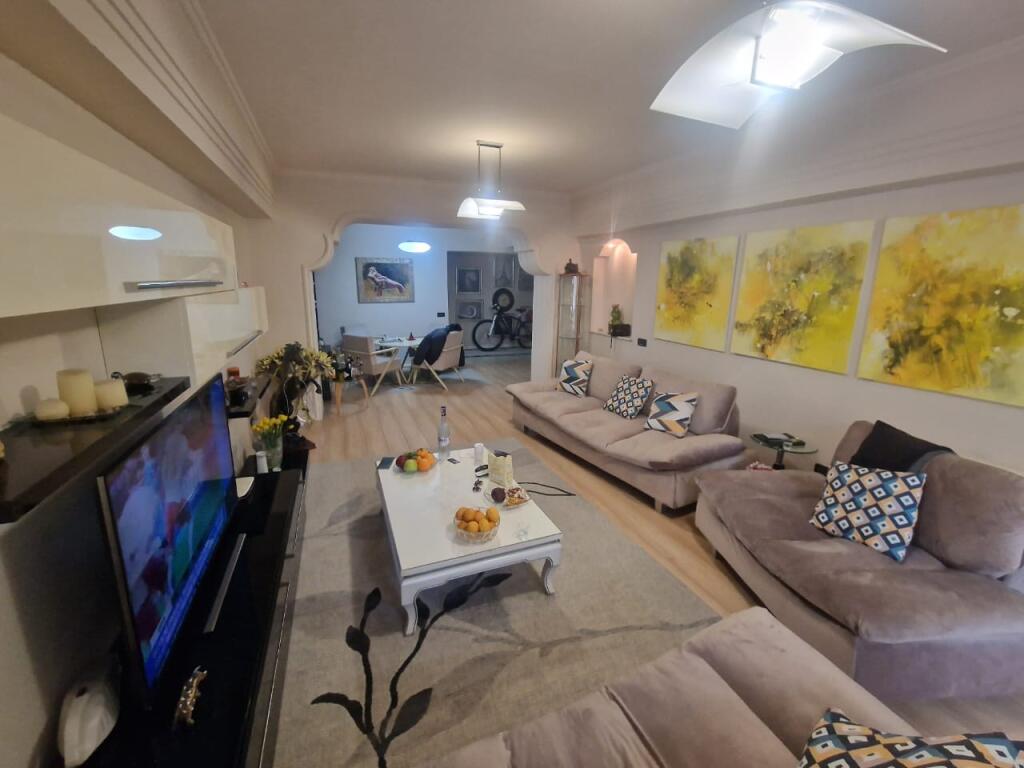 Shesim apartament 2+1+2 tualete ne nje zone eskluzive dhe shume te kerkuar ne rrugen "Faik Konica" prane Lion Parkut