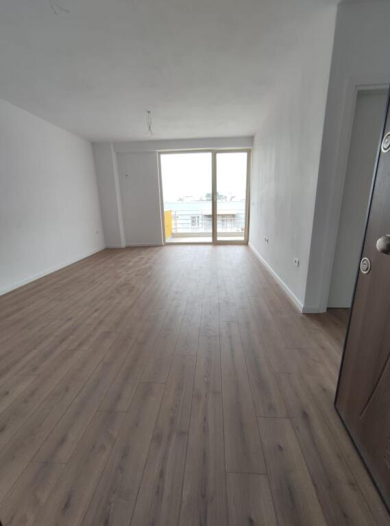 Shitet Apartament 1+1, Fresk