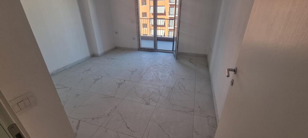 Shitet Apartament 2+1 në Qendër të Kamzës – I Sapo Përfunduar