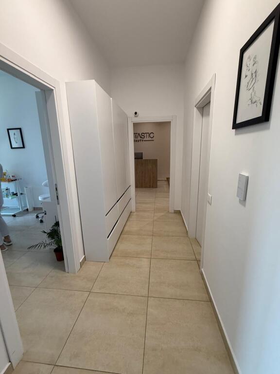 AMBIENT BIZNESI ME QERA TE SQUARE 21