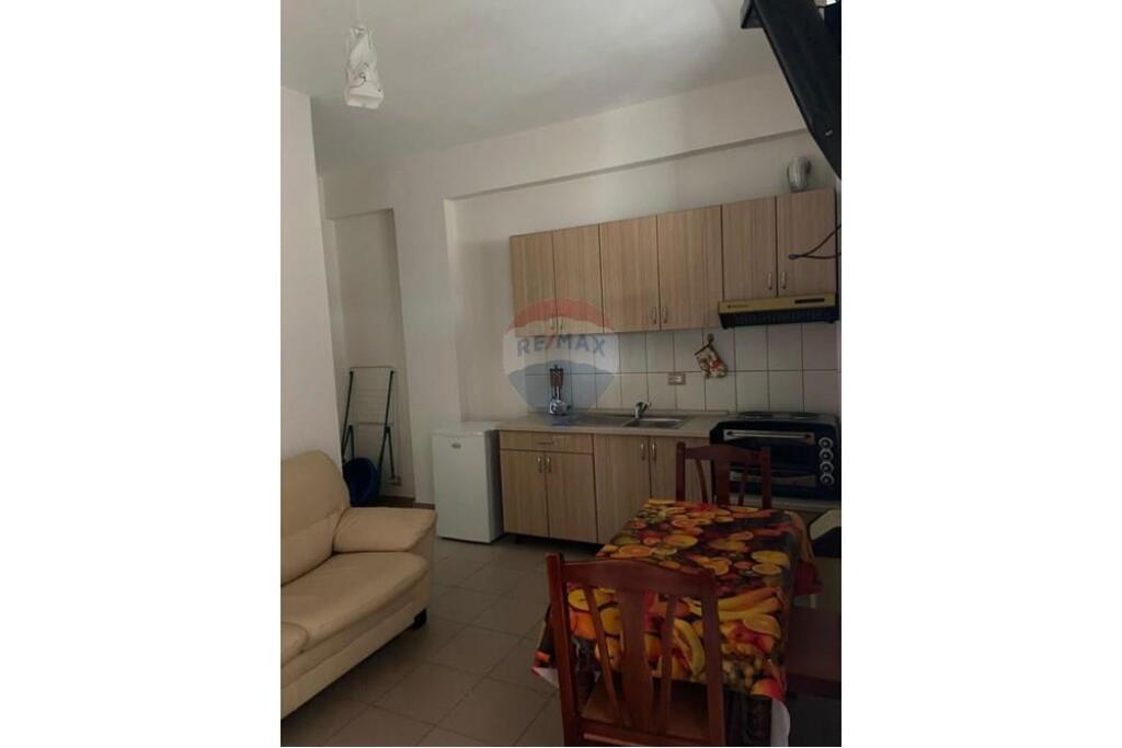 Hotel for Sale in Orikum, 350 m² 575,000 € (ID: 530411012-83)
