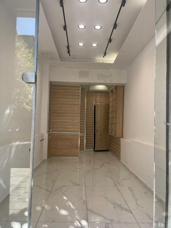 NEGOZIO IN AFFITTO 20 M2 VIA DIBRA 800 EURO