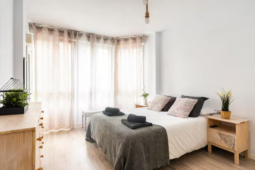 Apartament Me Qera 2+1+2 Tek Rruga e Durresit (ID B2201389) Tirane