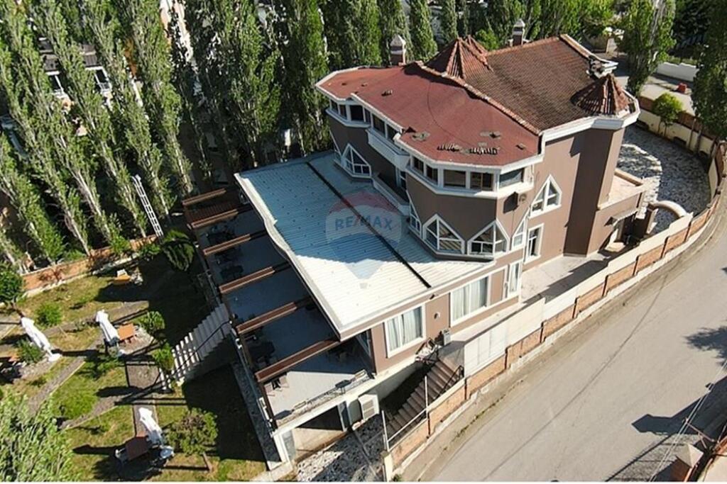 Mjull Bathore, business building for sale, 1,240 m² 1,800,000 € (ID: 530281026-1012)