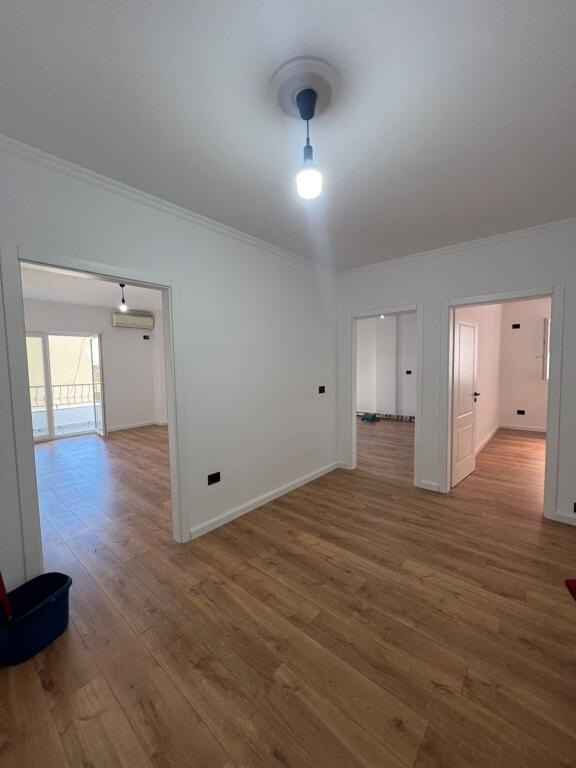 Në shitje, Apartament 2+1. 📍 Vendndodhja: Ish Parku i Autobusave, Tiranë.