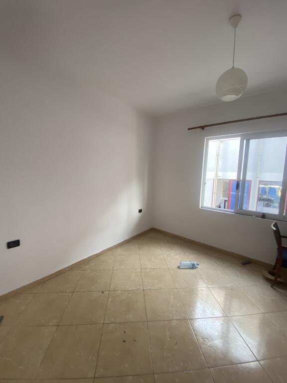 2+1,pjeserisht i mobiluar,godine private,5 maji 300 mije leke