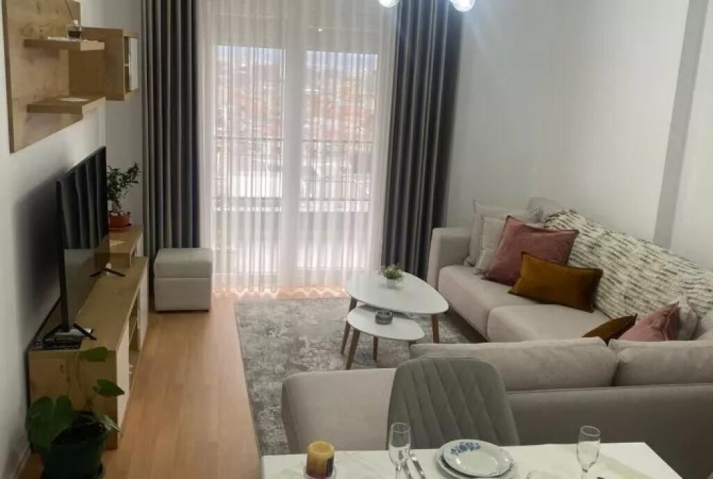📢ESCLUSIVO – Appartamento 2+1+2 in Affitto al Complesso Alb~Edil, zona 5 Maji!