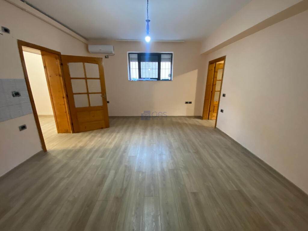 Jepet me qera apartament 1+1 per biznes tek 21 Dhjetori