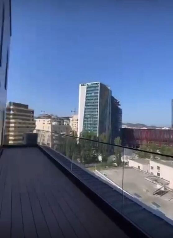 Zyrë me Qira – Rruga e Elbasanit, me Verandë