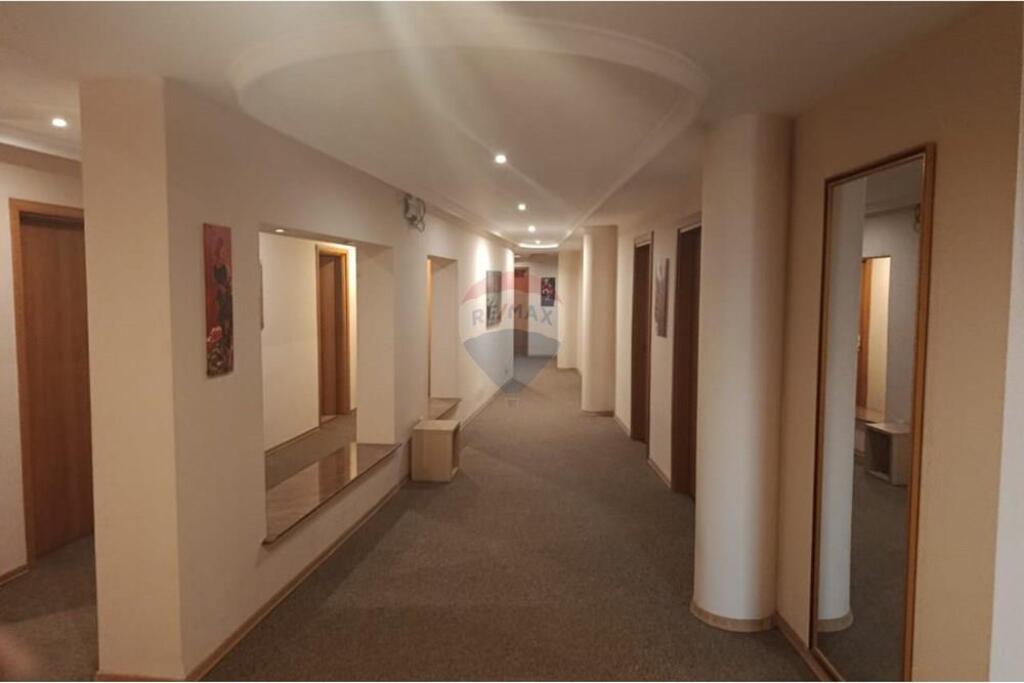 Shitet Hotel në Vaqarr, Kombinat ID: 530571004-1