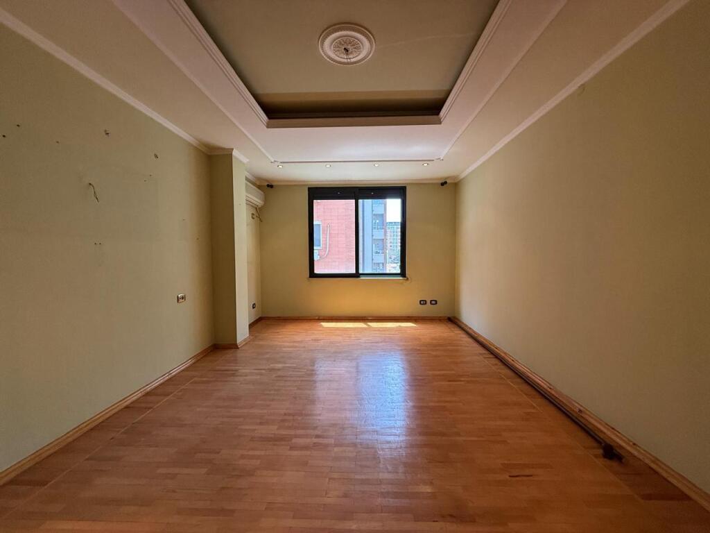 Possibility to divide into 3 apartments for investment, Cafe Roma, 140 m2
