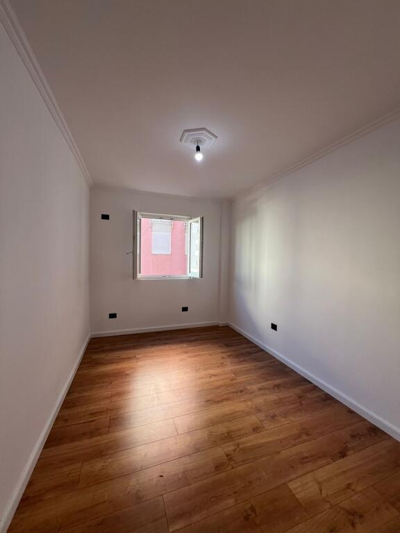 Në shitje, Apartament 2+1. 📍 Vendndodhja: Ish Parku i Autobusave, Tiranë.